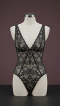 Body de encaje negro obsidiana